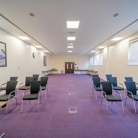 Premier Inn Abu Dhabi Airport Business Park-3
